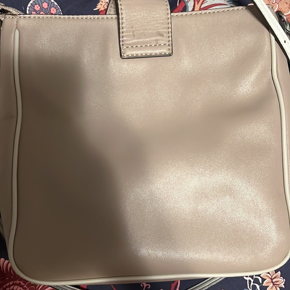 Guess Crossbody - Picture 3 of 3